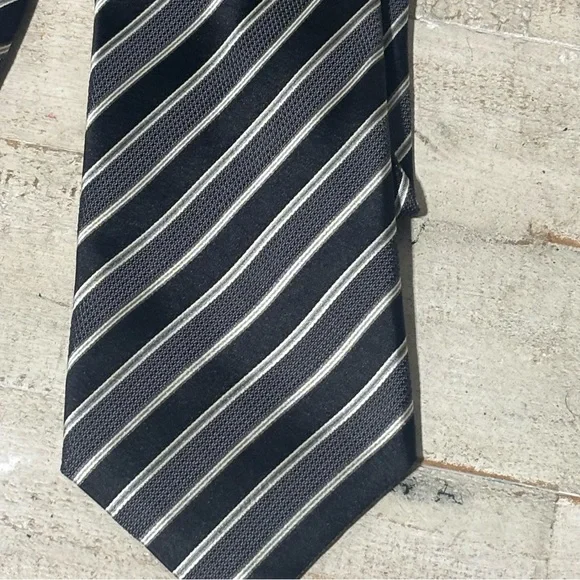 Canali Italian 100% Silk Diagonal Tie in Black/Gray - Picture 2 of 4